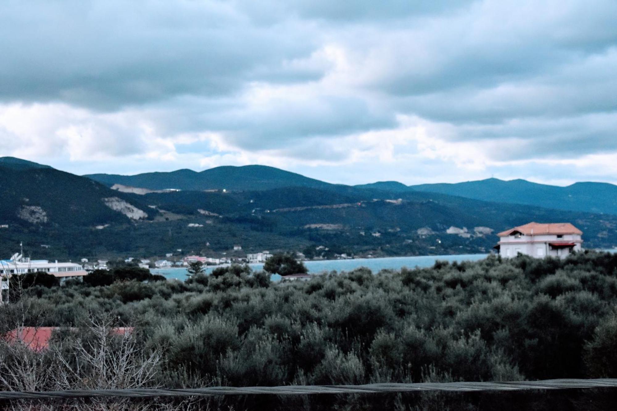 Hector'S Studios Alykanas  Luaran gambar